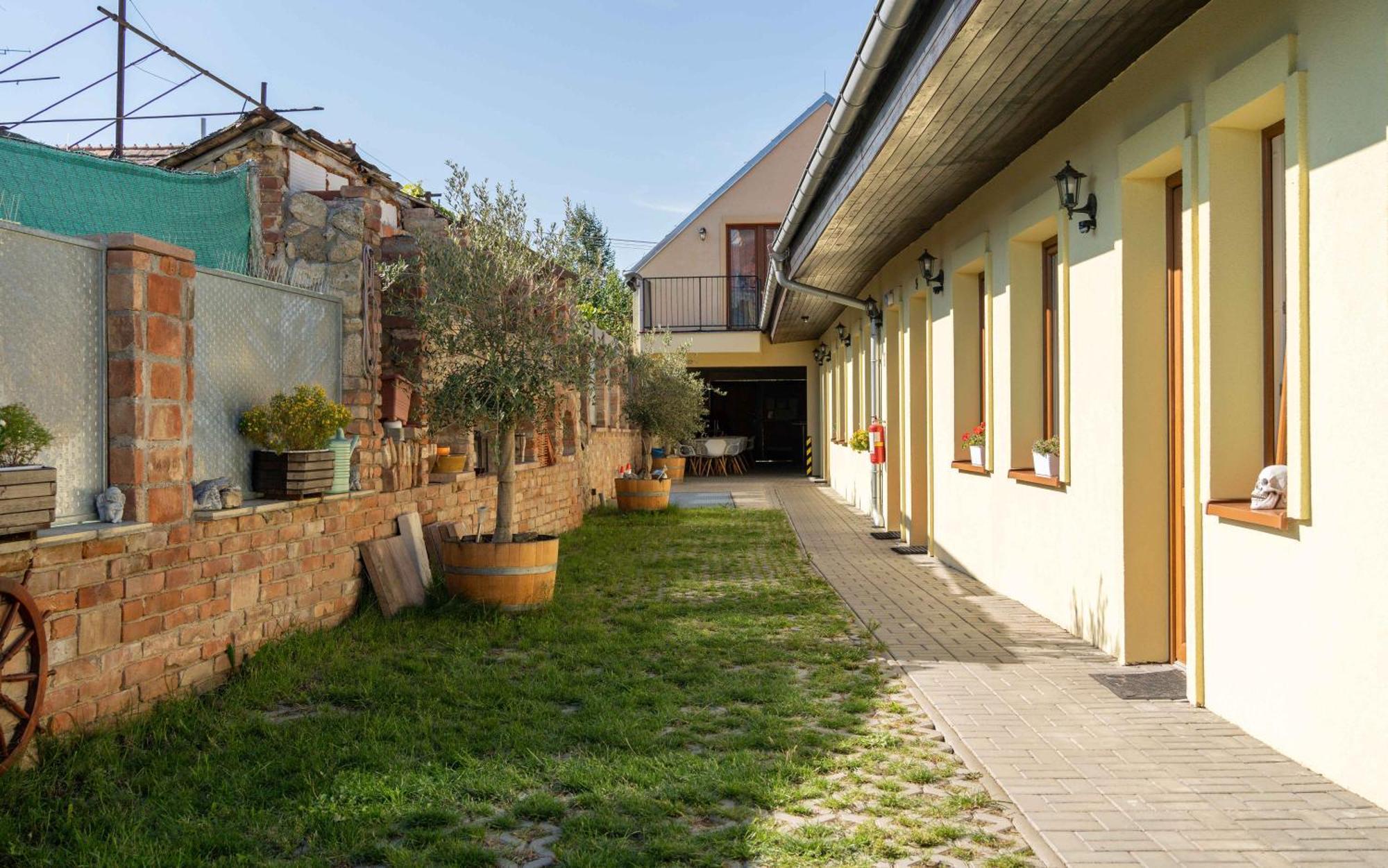 Penzion Alenka Valtice Exterior photo
