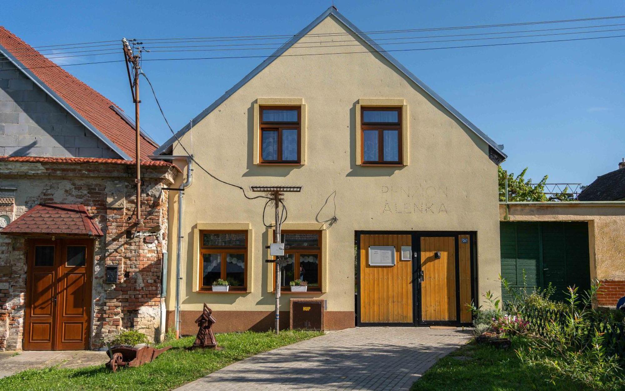 Penzion Alenka Valtice Exterior photo